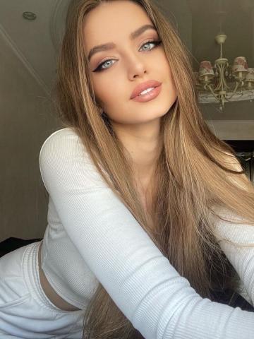 Эсмеральда Экстравагантная Блондинка